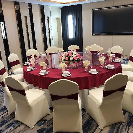 Holiday Inn Express Chengdu Tianhe Exterior photo